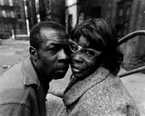 Ohne Titel, aus der Serie „East 100th Street by Bruce Davidson, 1966, Späterer Silbergelatineabzug, sold Nov 2014