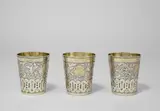 Silber, getrieben, ziseliert, außen teil-vergoldet, innen ganz vergoldet by Breslau, 9,2 cm; Ø 7,8 cm (3 ⅝ in.; Ø 3 ⅛ in.), sold Jul 2015