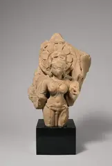 Relieffragment einer weiblichen Gottheit, wohl Shiva. 10./11. Jahrhundert by Indisch, Rötlicher Sandstein, sold Jul 2015
