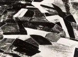 Aus der Serie „Paesaggi dall’alto by Mario Giacomelli, 1975, Silbergelatineabzug. Agfa-Papier, sold Dec 2020