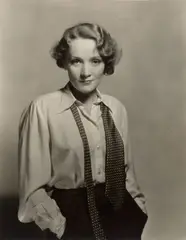Marlene Dietrich by Eugene Robert Richee, 1932, Vintage. Silbergelatineabzug, sold Oct 2021