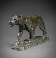 Lionne marchant by Hippolyte Peyrol, Épreuve en bronze à patine verte Signée sur la terrasse, sold Sep 2026
