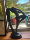 pour AUSTIN by Klara Sever, Plâtre à patine noire Signée « Austin Prod Inc, sold Jul 2026
