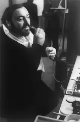 Luciano Pavarotti en loge, Paris, 8 avril 1982 Grand tirage argentique postérieur by Francis Apesteguy, Photographie :, sold Sep 2026