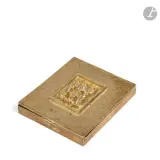 Les trois grâces Poudrier by Line Vautrin, Épreuve en bronze et laiton dorés, sold May 2026