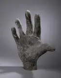 Main droite du groupe Union by Pierre Lagénie, Plâtre patiné à l'imitation du bronze, sold Dec 2025