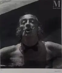 Dali dans une Piscine by Marc Lacroix, 1971, Photographie originale en tirage argentique, sold Aug 2024