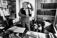 loriot im studio haus ammerland mit henry & gilbert“. Aus der Serie „künstler machen masken by Stefan Moses, 1966, Späterer Silbergelatineabzug, sold Jul 2020