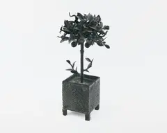 Oranger dans une jardinière by Louis Cane, Épreuve en bronze à patine verte, sold Jun 2023
