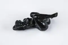 Nu allongé et jambes croisées by Antoniucci Volti, Epreuve en bronze à patine verte, sold Jun 2022