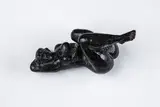 Nu allongé et jambes croisées by Antoniucci Volti, Epreuve en bronze à patine verte, sold Jun 2022