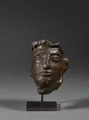 Masque aux yeux fermés Édition posthume après 2002 par la fonderie Susse by André Derain, Bronze à patine brune, sold Jun 2026