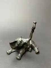 Un éléphant portant une souris sur sa trompe by Patrick Laroche, Bronze, sold Jan 2026