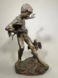 Adolescent arbitrant un combat de coqs by Paul Romain Chevre, Bronze à patine sombre et dorée, sold Dec 2025