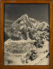 Siniolchu, depuis le glacier de Zemu, (Himalaya, Inde), circa 1900 by Vittorio Sella, Tirage argentique d'époque portant le cachet à sec du photographe en bas à droite et légen, sold Dec 2025