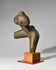 Sans titre by Edoardo Villa, 1988, Bronze, sur un socle cubique en bois fixé sur une base en bakélite, sold Mar 2026