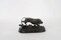 Chien de chasse à l'affut by Edouard Delabriere, Bronze à patine brune, sold Mar 2026