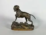 Braque à l'arrêt sur un lapin by Prosper Lecourtier, Epreuve en bronze à patine brun nuancé, sold Feb 2025