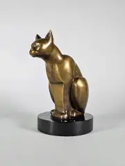 Chat assis by Ferdinand Parpan, Epreuve en bronze à patine brun clair nuancé, sold Dec 2024