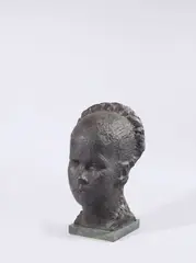 Frauenkopf mit Flechtfrisur by Bernhard Hoetger, 1936, Bronze mit dunkelbrauner Patina, auf Marmorsockel montiert, sold Dec 2021