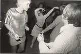 'Spaces' Opening, MoMA, aus der Serie „Women are Beautiful“, 1960–1975 by Garry Winogrand, 1969, Silbergelatineabzug, 1981, sold Jun 2022