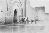 Maroc, Marrakech sous la pluie. Circa 1978 by Jesse A. Fernández, Tirage argentique d’époque réalisé par le photographe, sold Nov 2025