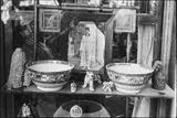 Marchand, antiquaire au Maroc. Circa 1978 by Jesse A. Fernández, Tirage argentique d’époque réalisé par le photographe, sold Nov 2025