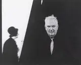 Portrait d’Alexandre Calder, Galerie Perls, New York, Etats-Unis. Circa 1962 by Jesse A. Fernández, Tirage argentique postérieur (1978), réalisé par le photographe, sous passe-partout et enc, sold Nov 2025
