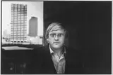Portrait de David Hockney. Circa 1978 by Jesse A. Fernández, Tirage argentique d’époque, réalisé par le photographe, sous passe-partout et encadré (non, sold Nov 2025