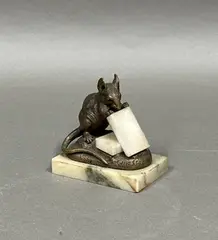 Souris grignotant son sucre by Clovis-Edmond Masson, Bronze à patine dorée et marbre, sold Jan 2026