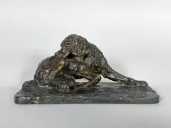 Epagneul se grattant by René Paris, Epreuve en bronze à patine brun nuancé, sold Feb 2024