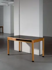 Schreibtisch – Ausführung für die Goethe-Universität Frankfurt am Main by Ferdinand Kramer, 1962, Esche; Tischplatte mit Linoleumeinlage, sold May 2019
