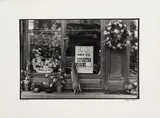 Chat devant une vitrine by Philippe Salaün, Tirage photographique en noir et blanc, sold Nov 2025