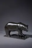 Ours polaire marchant by Georges Lucien Guyot, Epreuve en bronze à patine noire, sold Oct 2025