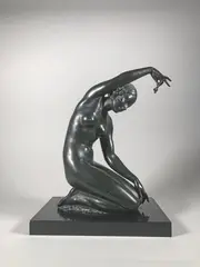 Modèle à la grappe by Louis Riché, Epreuve en bronze à patine vert nuancé, sold Oct 2022