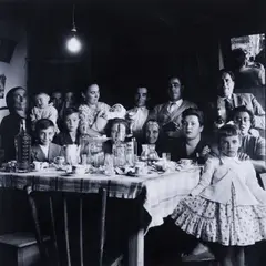 Repas de fête en famille by Virgilio Viéitez Bértolo, Tirage cibachrome, sold May 2018