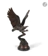 Aigle à l'envol tenant sa proie by Jules Moigniez, Epreuve en bronze patiné, sold Dec 2025