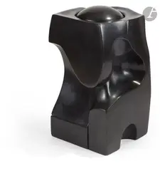 Sans titre by Umberto Maggioni, 1997, Marbre noir taillé, sold Dec 2025