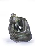 Femme nue s'essuyant le pied by Antoniucci Volti, Bronze à patines brune et verte, sold Jun 2025