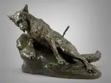 Loup blessé by Thomas François Cartier, Bronze patiné, sold Apr 2025