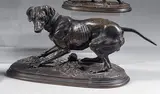 Chien braque à l'arrêt by Pierre-Jules Mêne, Bronze à patine brune signé en creux sur la terrasse, sold Jun 2024