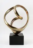 Sans titre by Antonio Grediaga Kieff, Bronze à patine dorée sur bloc de marbre noir, sold Sep 2025