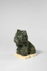 Floral Puppy by Jeff Koons, 1992, Getrocknete Blumen, Kunstharz und Plastik, sold Mar 2021