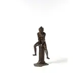Jeune garçon assis sur une colonne by Gabriele Parente, Bronze patiné, sold Jul 2019
