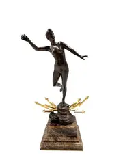 Déesse dans les nuées by Jean Garnier, Épreuve en bronze à patine brune, sold Jun 2023