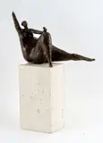 Sans titre - Nu assise by Charles Daudelin, Bronze à patine brune sur base en marbre, sold Feb 2025