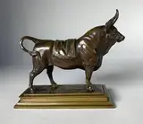 Taureau romain by Alfred Barye, Epreuve en bronze à belle patine brun clair nuancé, sold Dec 2020
