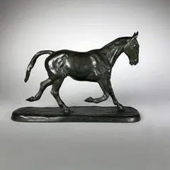 Cheval au trot by Roger de Minvielle, Epreuve en bronze à patine vert nuancé, sold Oct 2020