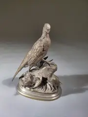 Poule faisane et ses petits by Jules Moignez, Bronze à patine argentée, sold Jun 2024