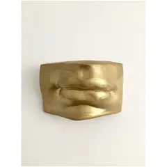 RUMEUR II by Mathilde Denize, 2019, Plâtre, pigments dorés, sold Apr 2020